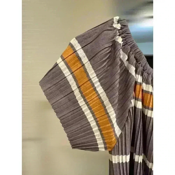 - Entro Pleated Purple and Gold Striped off the Shoulder top Size S, Pre-O… - Picture 3 of 7